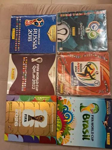 Álbuns de figurinhas das copas do mundo de 2006 a 2026. Todos completos. contato: gg