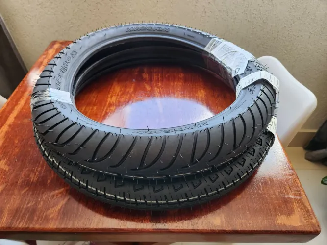 KIT PNEUS MAGGION: O Par Perfeito para sua Suzuki Intruder e Haojue Chopper Road!
