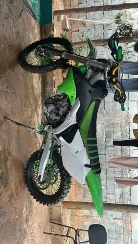 Kawasaki 450 de trilha