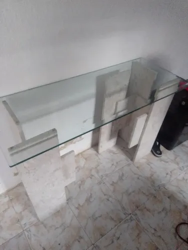 Mesa de mármore e vidro 