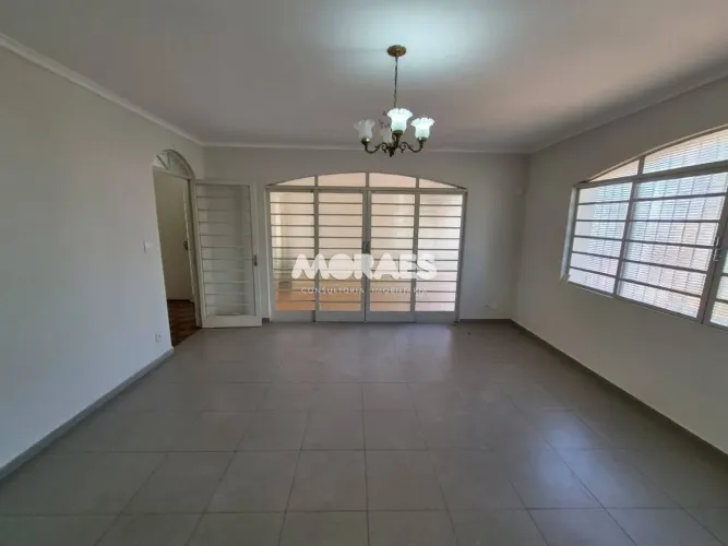 Casa com 5 quartos para alugar, 300 m² por R$ 4.000/mês - Vila Nova Cidade Universitária -