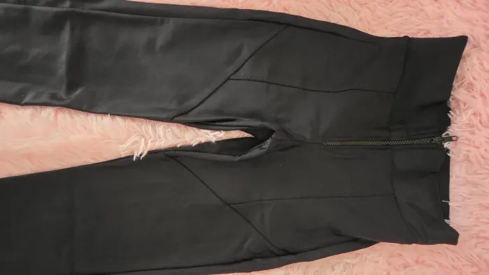 Calça Prada preta com zíper frontal 