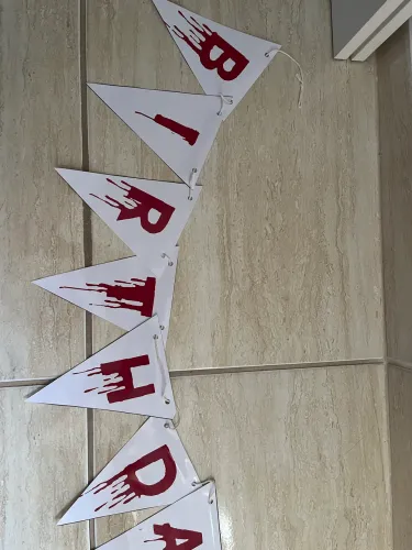 Bandeirinha de aniversário sangue