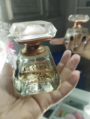 Perfume Elysées usado muito pouco !