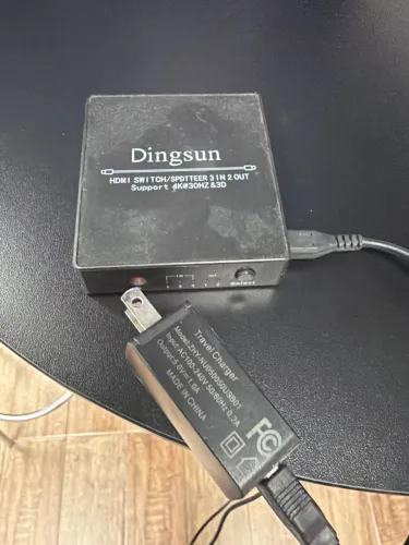 Chaveador HDMI) da marca Dingsun, modelo 3 in 2 out.