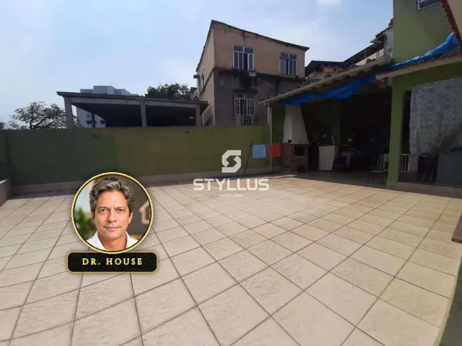 Casa Ampla com Quintal e Terraço Coberto em Todos os Santos! M97R