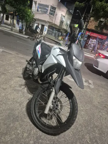 XRE 300 