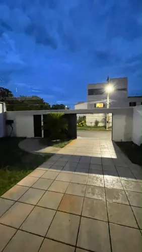 Casa com 3/4 na 207 sul