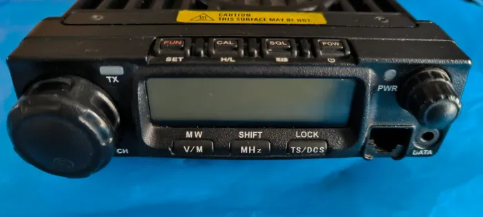 Rádio 400 / 490 MHZ base movel