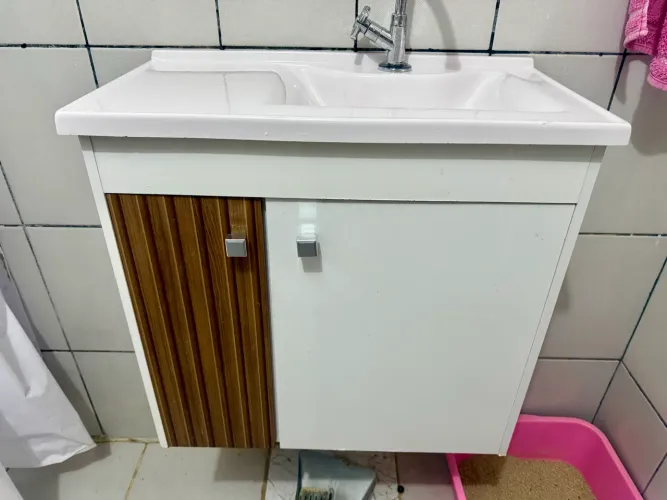 Gabinete de banheiro completo