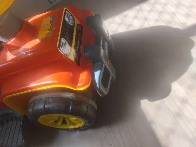 Carrinho de passeio infantil bombeiro 