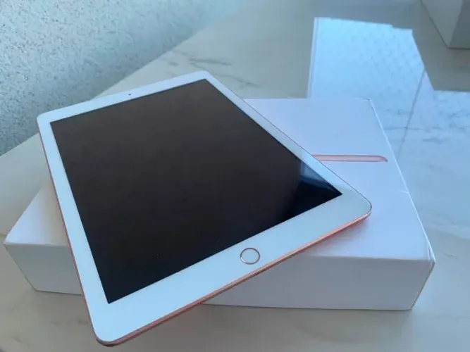 iPad 6ª Geração Apple 32GB Rosa