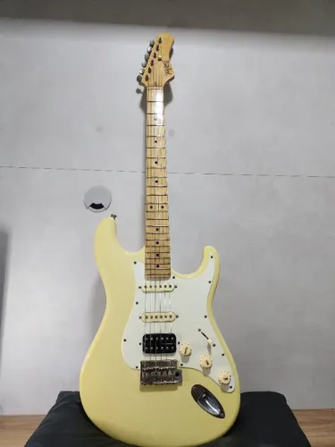 Vendo Tagima T635 Classic Series em excelente estado, pouquíssimo usada e já regulada.