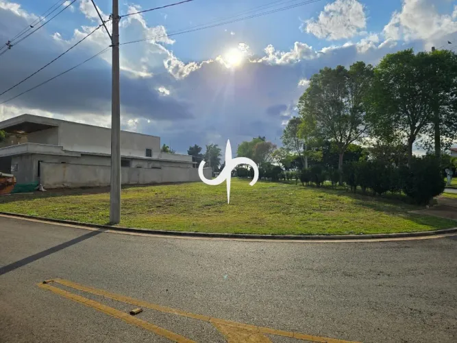 Lote de Esquina 632m² no Condomínio Terras Alphaville