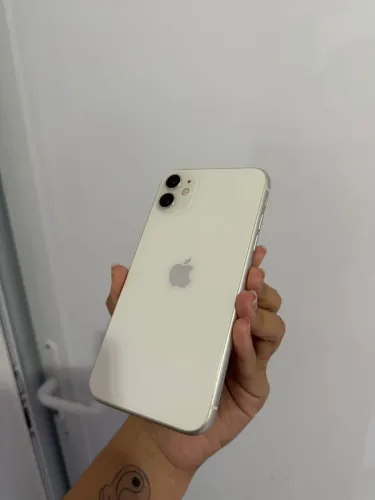 Iphone 11 64GB + case rosa