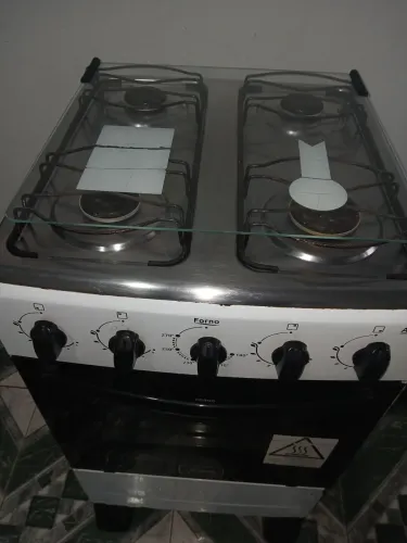 Fogão a gás de quatro bocas