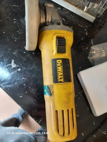 ESMERILHADEIRA ANGULAR DEWALT DWE4118