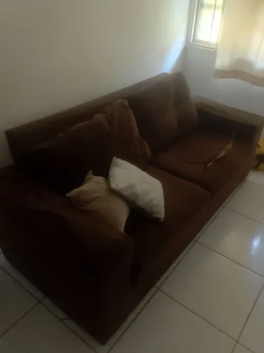 Vendo sofá e duas poltronas