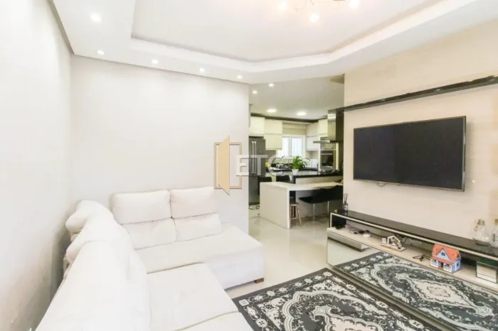 Casa ampla com 2 dormitorios, semimobiliada.