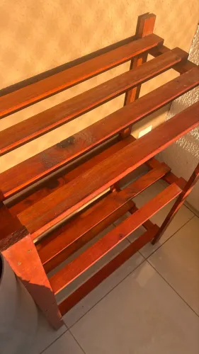 Estante envernizada 3 prateleiras