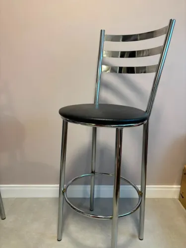Banqueta alta preta