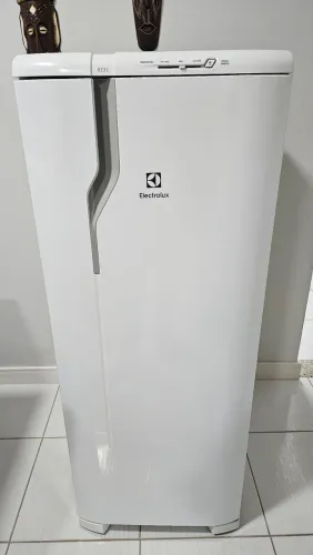 Geladeira Electrolux uma porta 240 litros novíssima