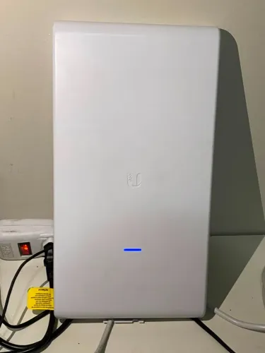 Access Point Wifi Ubiquiti U6 Mesh Pro - com alcance de 185m°