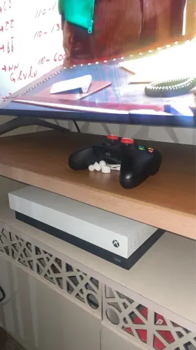 Xbox One X + controle original Series