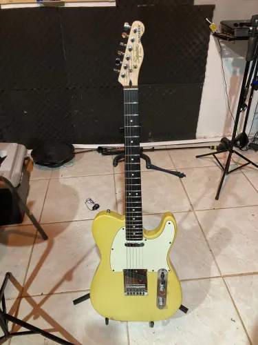 Guitarra fender Squier telecaster standard