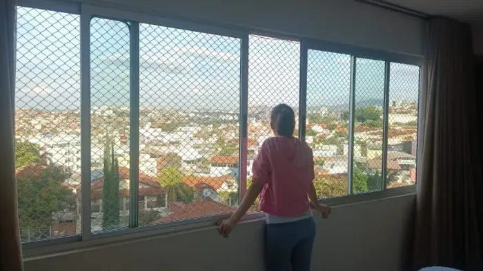 JANELÃO DE ALUMÍNIO 4 FOLHAS COM VIDRO - 4m x 1,23m - Seminova