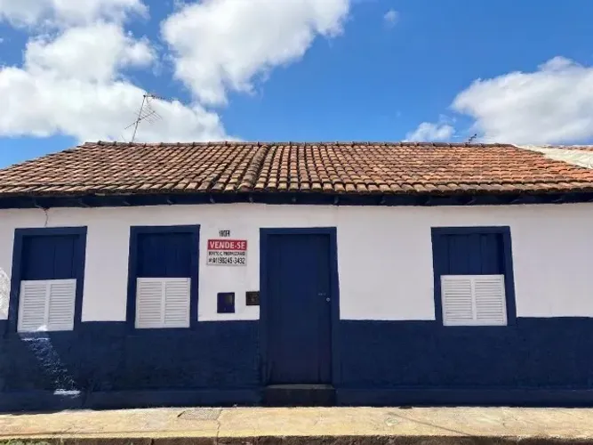 OPORTUNIDADE RARA PARA MORAR E EMPREENDER! CASA À VENDA CENTRO HISTÓRICO DE PARACATU-MG