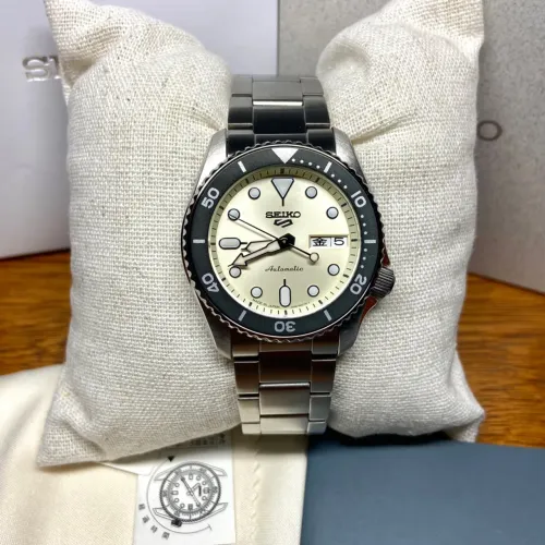 Relógio Seiko 5 Sports Reduced 38mm creme SRPK31 NOVO