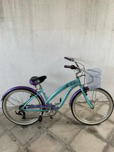 Bicicleta feminina retrô 