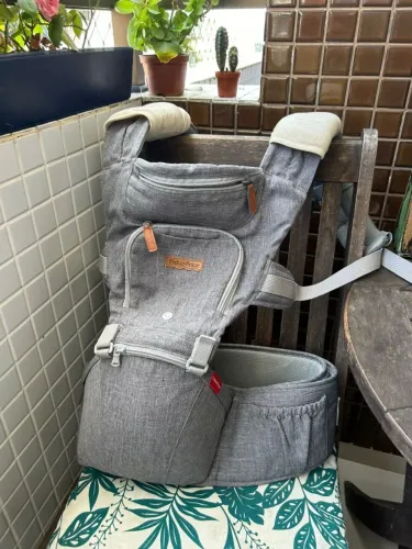 Canguru Hipseat Cinza  Fisher Price até 15 kg 5 posições