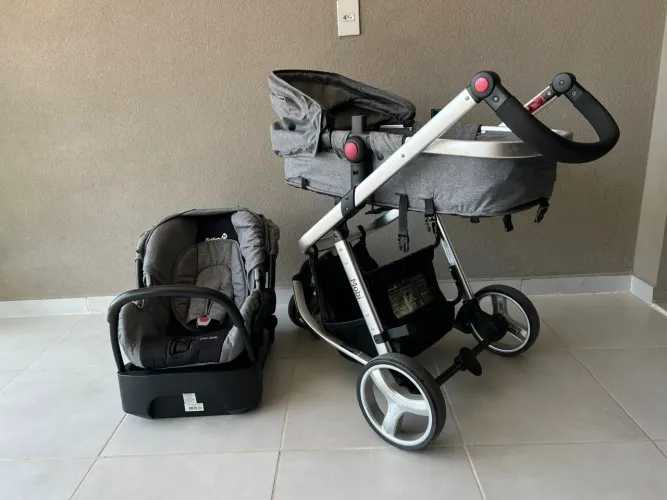 Carrinho de Bebê com Base e Bebê Conforto Safety 1st