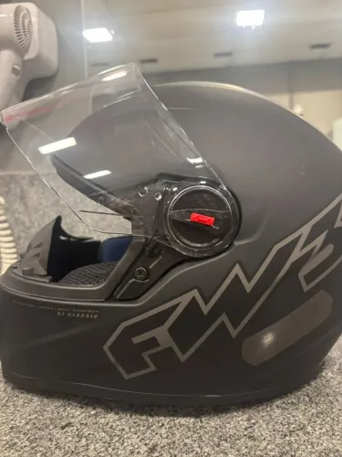 VENDO CAPACETE FW3 TAM: 58