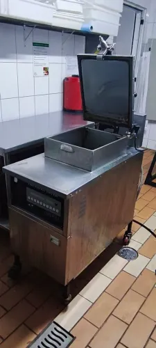 Fritadeira de pressão pressure elétrica 220v. C<br>fryer<br>elétrica 220v com tampa de<br>segurança