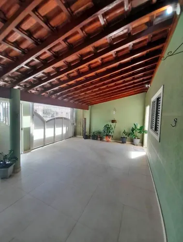 VENDO CASA EM SANTA MÔNICA