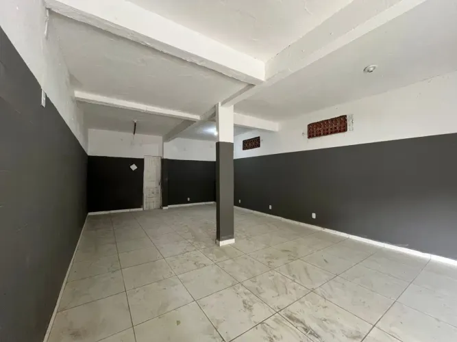 Ponto Comercial Amplo para Aluguel | Área coberta