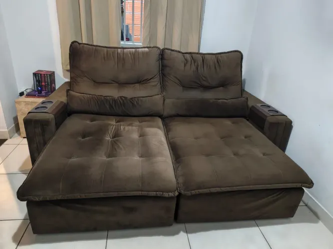 Sofá três lugares retrátil de 2.10 largura
