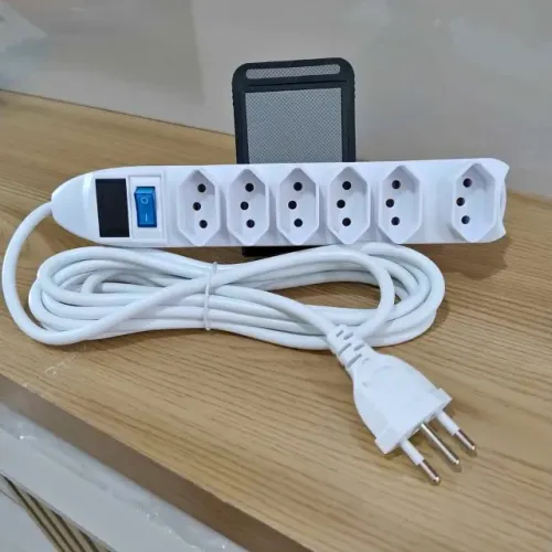 Extensão reforçada com interruptor 3 metros 6 tomadas