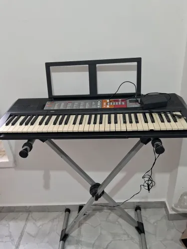 teclado musical Yamaha PSR-F50