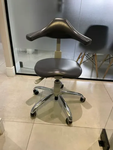 2 Cadeira mocho modelo kavo l base cromada odontológicas (ver descrição)