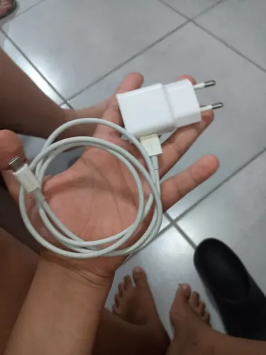 Vendo um tablet com carregador ?