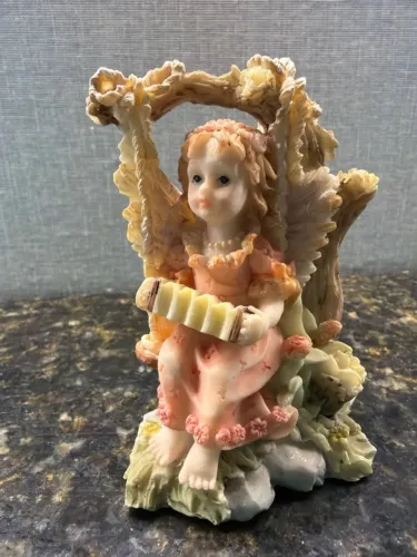 estatueta anjo resina 10x6 cm