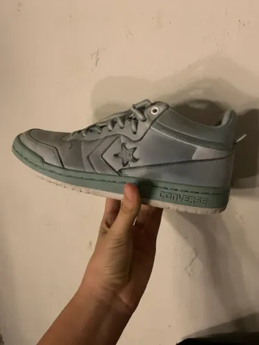 tênis azul claro casual 