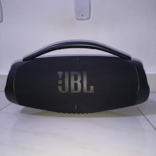 JBL BOMBOX 3 WIFF. Com caixa e case para transporte e cabo carregamento.