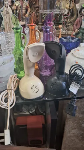 Par de Telefones de mesa vintage conhecidos como JK ou Cobra