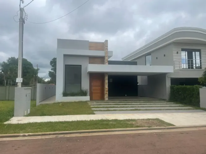 Linda residência com piscina, e ótimo acabamento no terras Alphaville !!