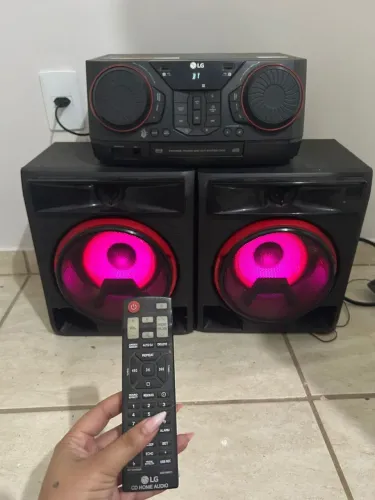 Vendo caixa de som potente semi novo